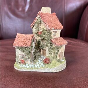 David Winter Charming Miniature Stone Cottage Figurine “Ivy Cottage” 1982